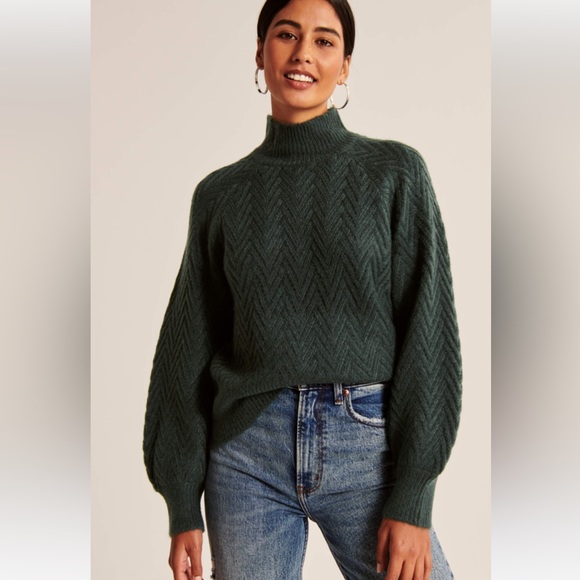 Abercrombie & Fitch Sweaters - Abercrombie & Fitch Forest Green Mockneck sweater - Size M